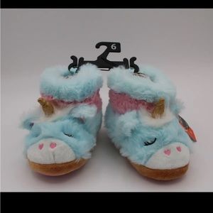Unicorn Slippers/house shoe Toddler Size 6 Fuzzy Super Soft Faux Fur Rubber Sole